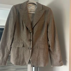 Wool jackets blazer no tags but never worn.    NON SMOKER NO STAINS OR TEARS
